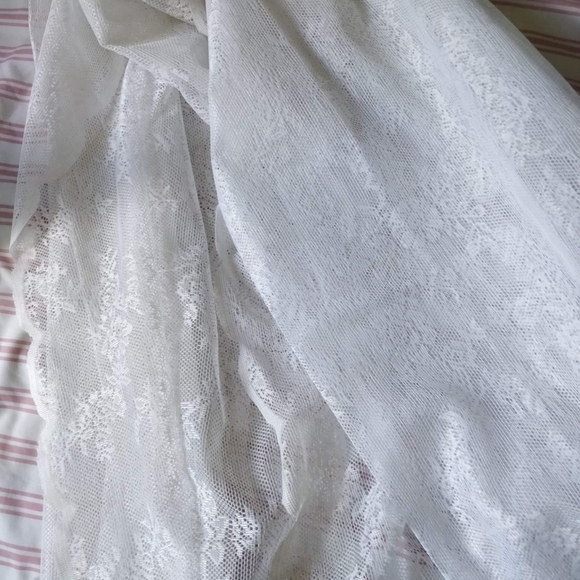 Lace shower curtain - Picture 4 of 4